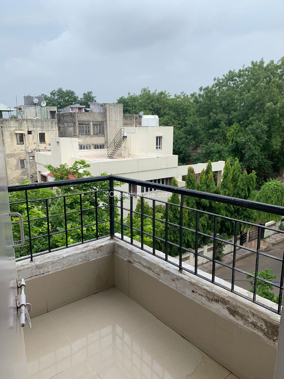 3 bhk flat 